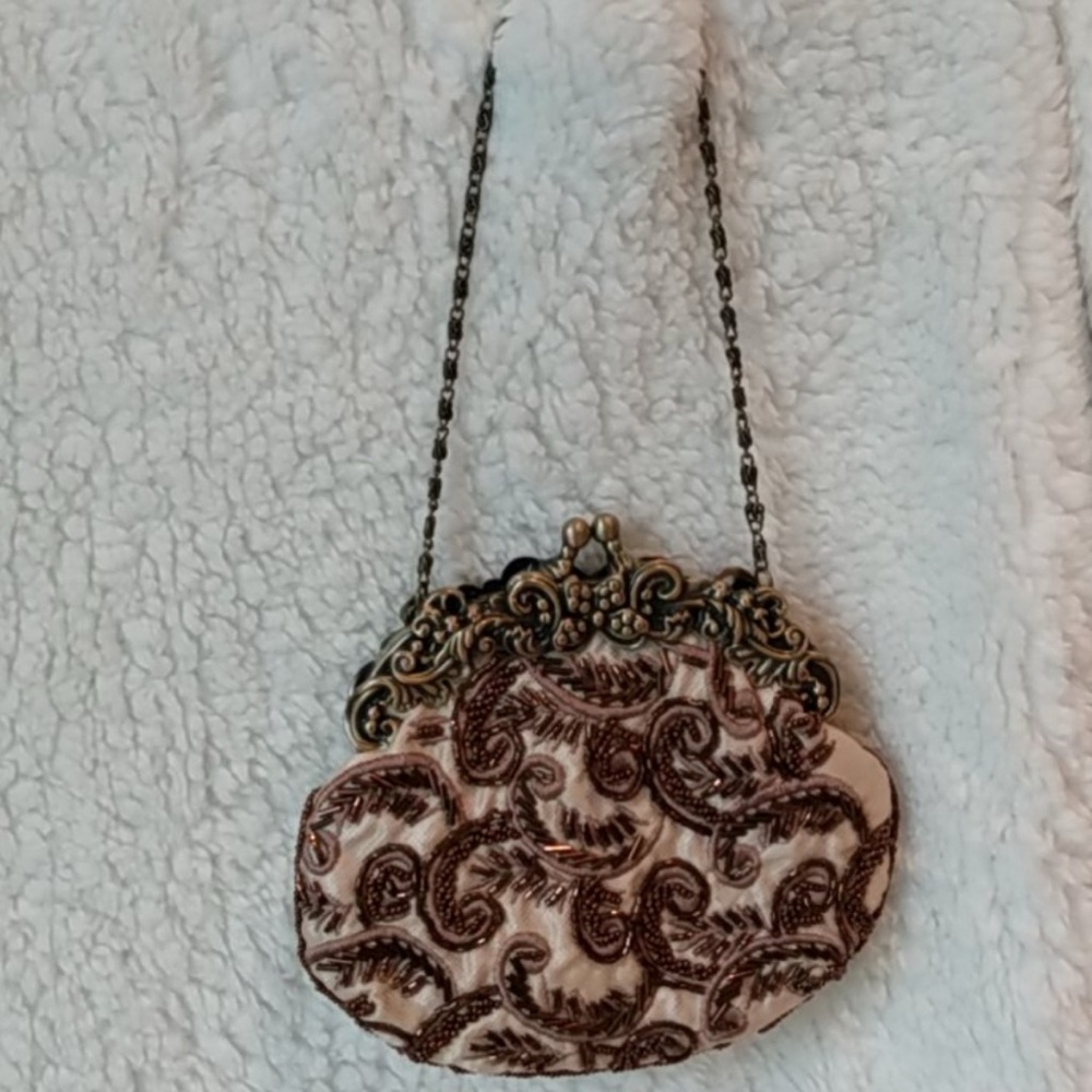 Vintage Beaded Bag with Metal Clasp | Elegant Handbag